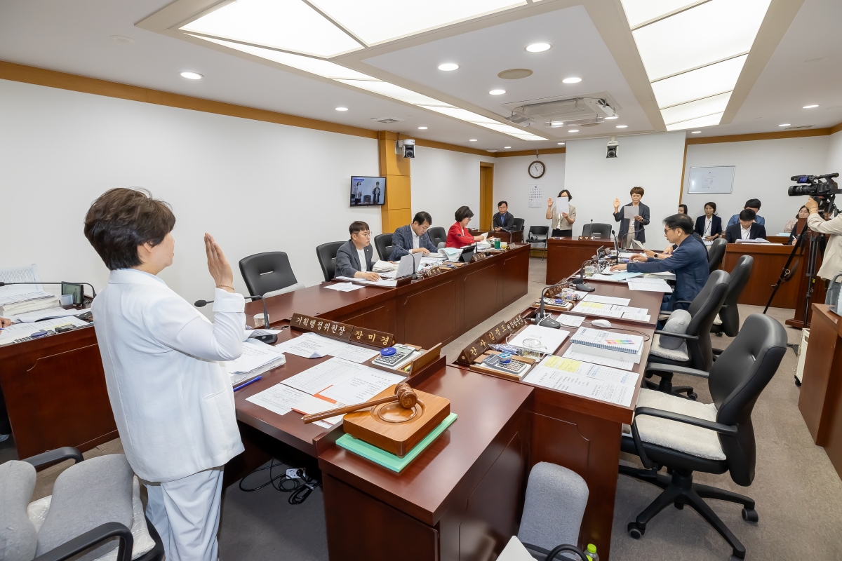 20250612-019[AMG_1549-제288회 제1차 정례회 기획행정위원회 소관 2025년도 행정사무감사 활동.jpg