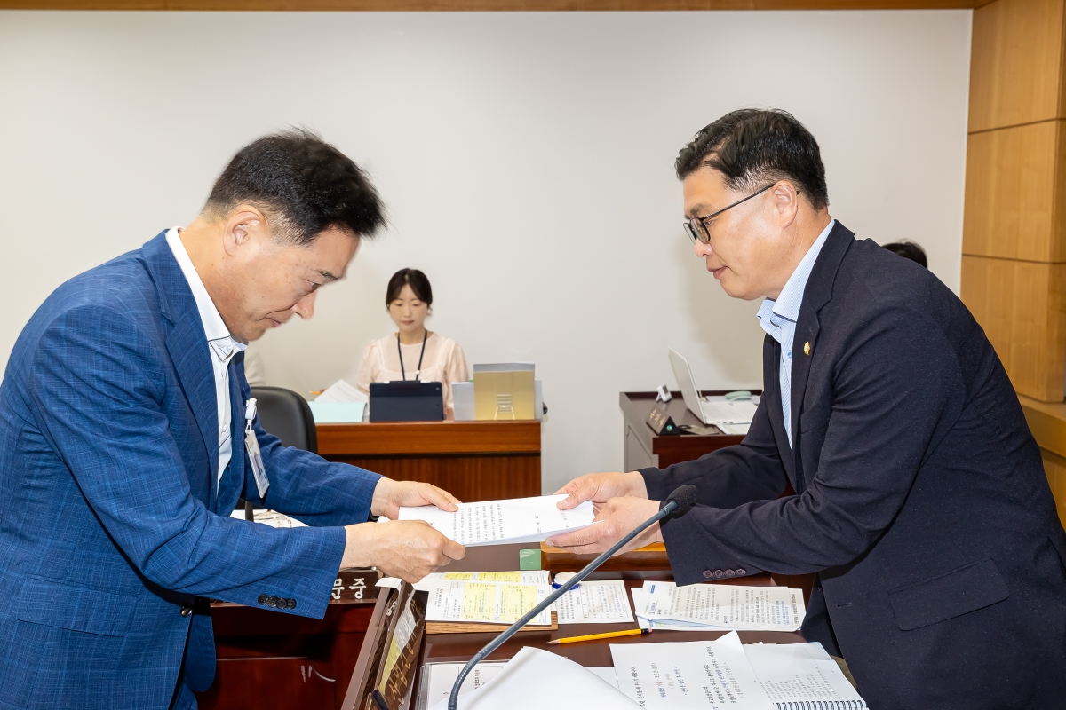 20250612-050[AMG_1502-제288회 제1차 정례회 산업건설위원회 소관 2025년도 행정사무감사 활동.jpg