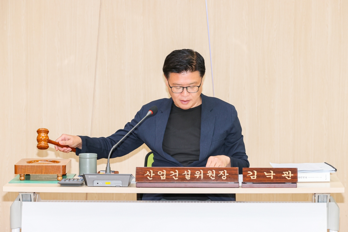 20250617-001[AMG_2267-1-제288회 제1차 정례회 산업건설위원회 선산출장소 2025년도 행정사무감사 활동.JPG