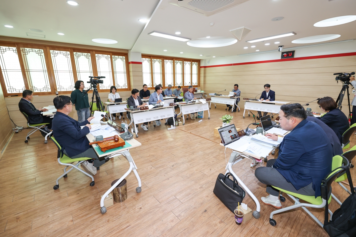 20250617-008[AMG_2301-1-제288회 제1차 정례회 산업건설위원회 선산출장소 2025년도 행정사무감사 활동.JPG