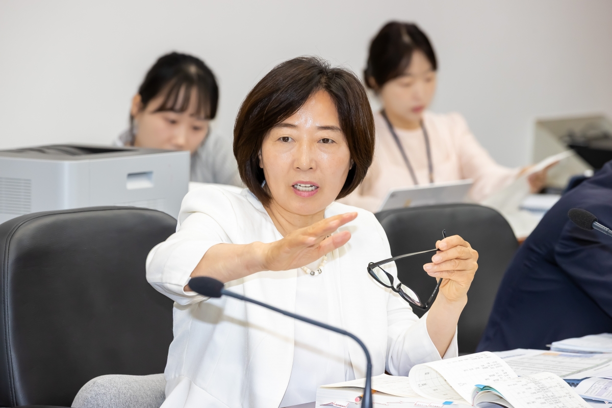 20250612-056[AMG_1590-제288회 제1차 정례회 산업건설위원회 소관 2025년도 행정사무감사 활동.jpg