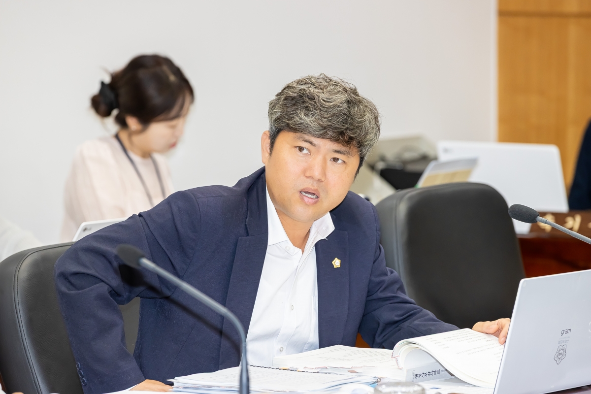 20250612-058[AMG_1626-제288회 제1차 정례회 산업건설위원회 소관 2025년도 행정사무감사 활동.jpg