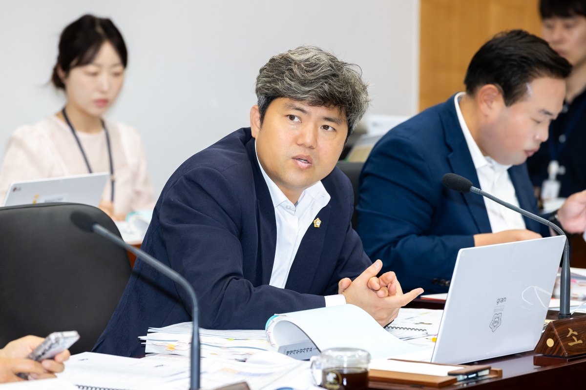 20250612-059[AMG_1659-제288회 제1차 정례회 산업건설위원회 소관 2025년도 행정사무감사 활동.jpg