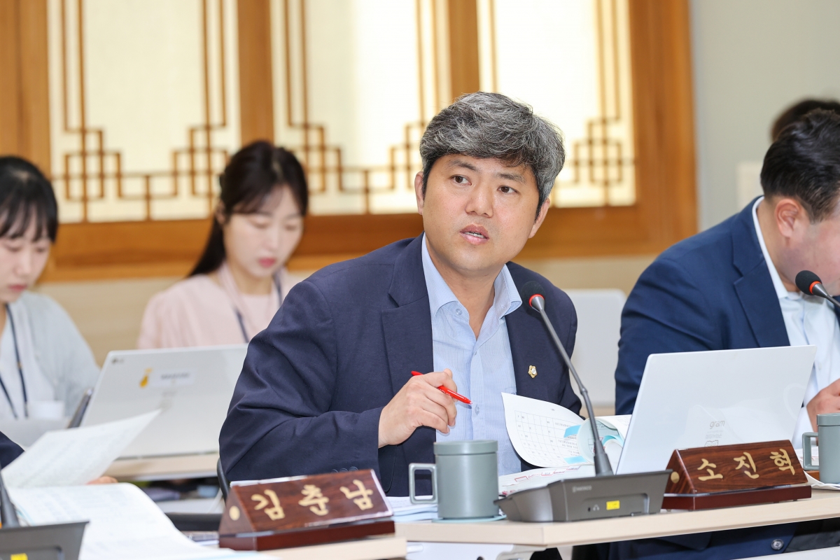 20250617-018[AMG_2360-1-제288회 제1차 정례회 산업건설위원회 선산출장소 2025년도 행정사무감사 활동.JPG