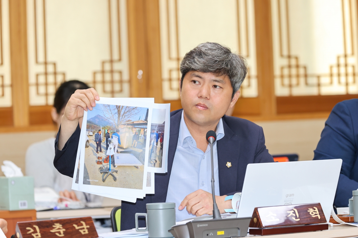 20250617-021[AMG_2379-1-제288회 제1차 정례회 산업건설위원회 선산출장소 2025년도 행정사무감사 활동.JPG