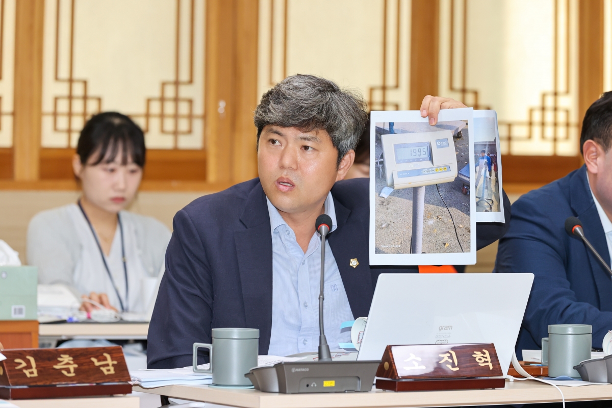 20250617-020[AMG_2373-1-제288회 제1차 정례회 산업건설위원회 선산출장소 2025년도 행정사무감사 활동.JPG