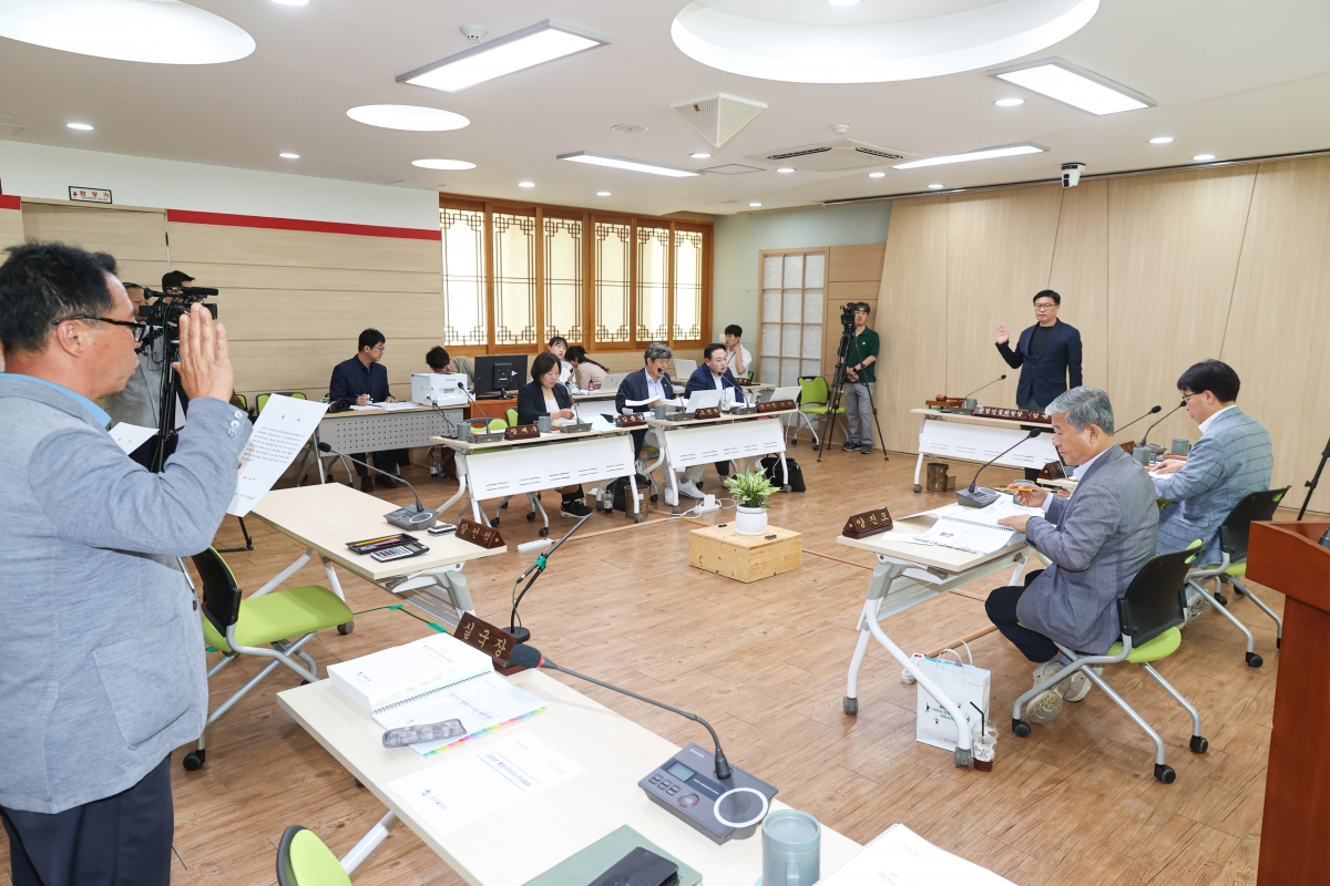 20250617-002[AMG_2271-1-제288회 제1차 정례회 산업건설위원회 선산출장소 2025년도 행정사무감사 활동.JPG
