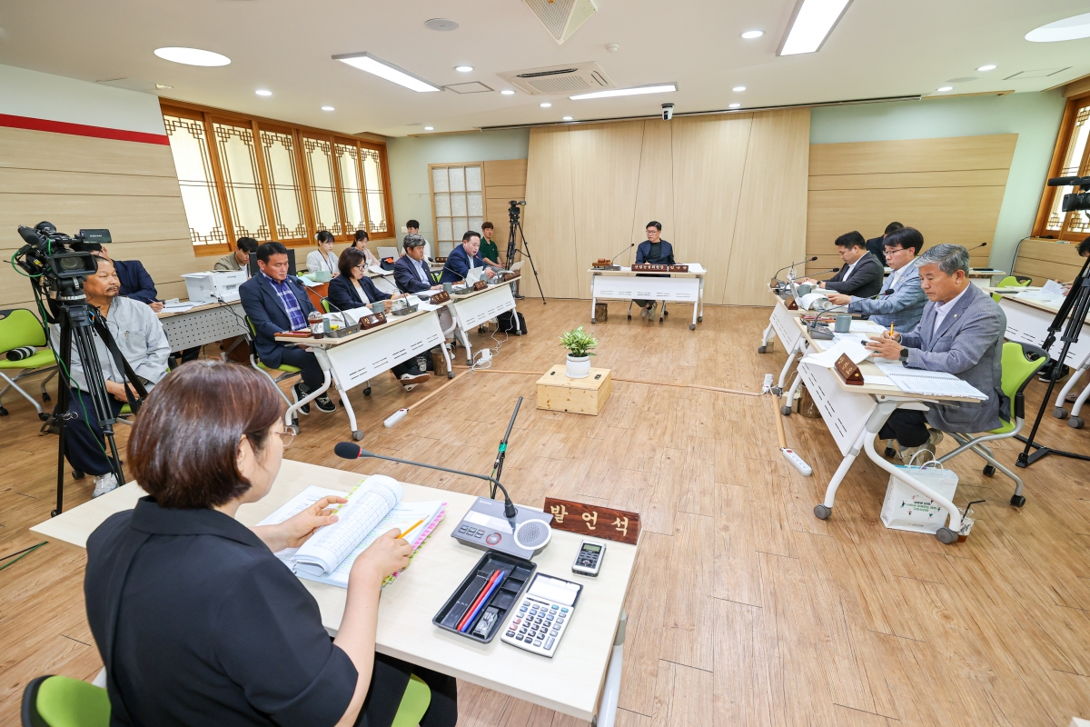 20250617-025[AMG_2397-1-제288회 제1차 정례회 산업건설위원회 선산출장소 2025년도 행정사무감사 활동.JPG