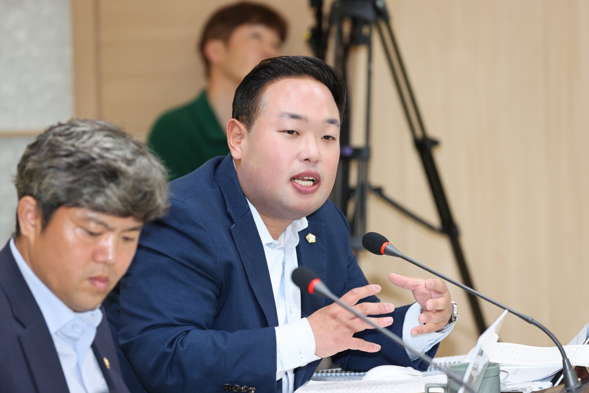 20250617-023[AMG_2388-1-제288회 제1차 정례회 산업건설위원회 선산출장소 2025년도 행정사무감사 활동.JPG