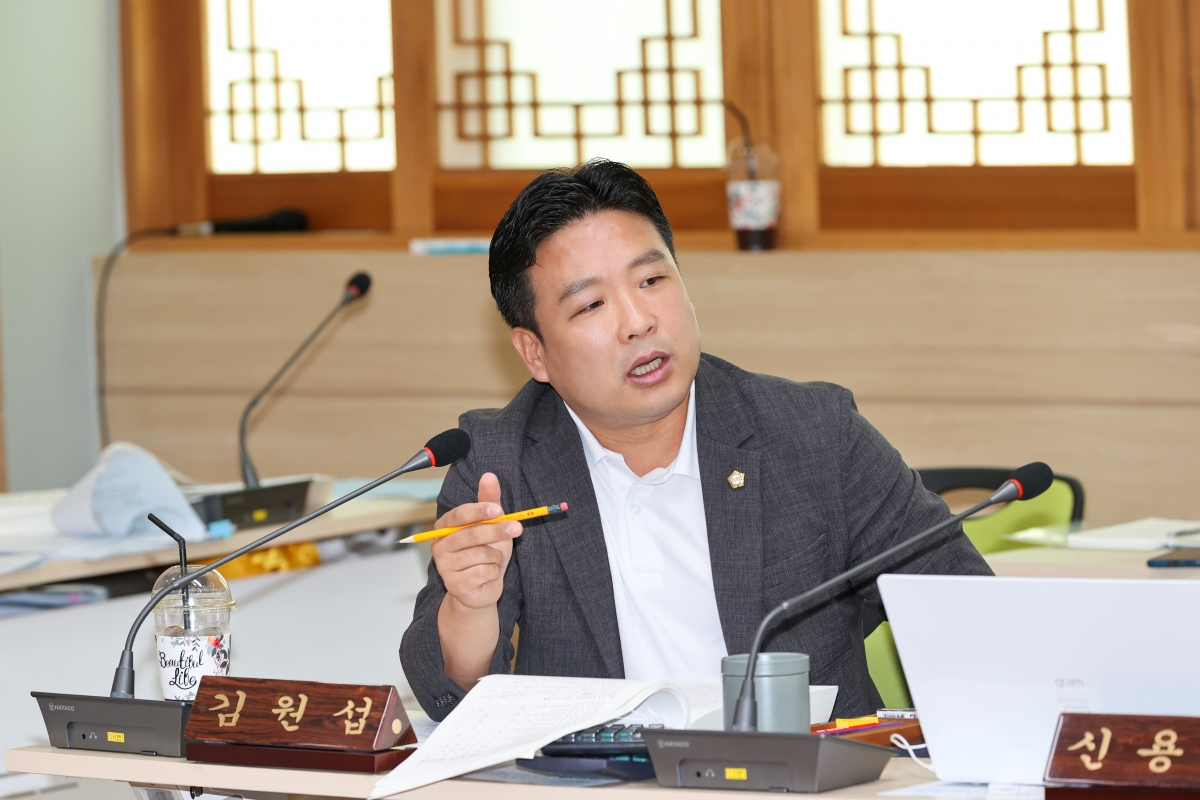20250617-028[AMG_2418-1-제288회 제1차 정례회 산업건설위원회 선산출장소 2025년도 행정사무감사 활동.JPG