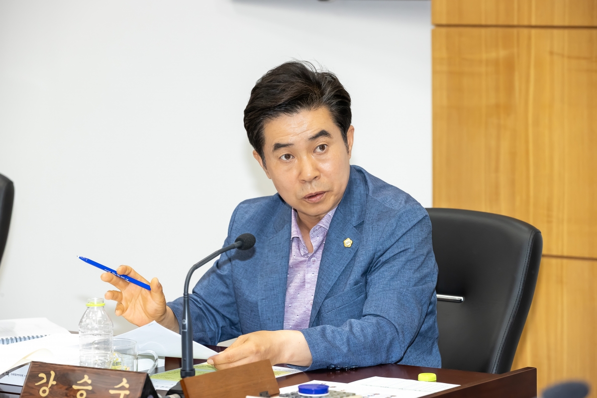 20250612-086[AMG_1575-제288회 제1차 정례회 문화환경위원회 소관 2025년도 행정사무감사 활동.jpg