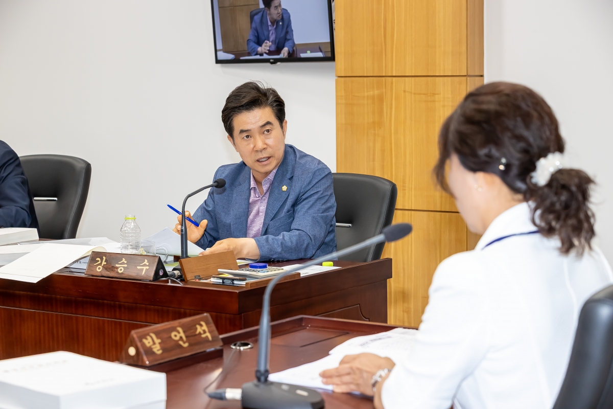 20250612-087[AMG_1579-제288회 제1차 정례회 문화환경위원회 소관 2025년도 행정사무감사 활동.jpg
