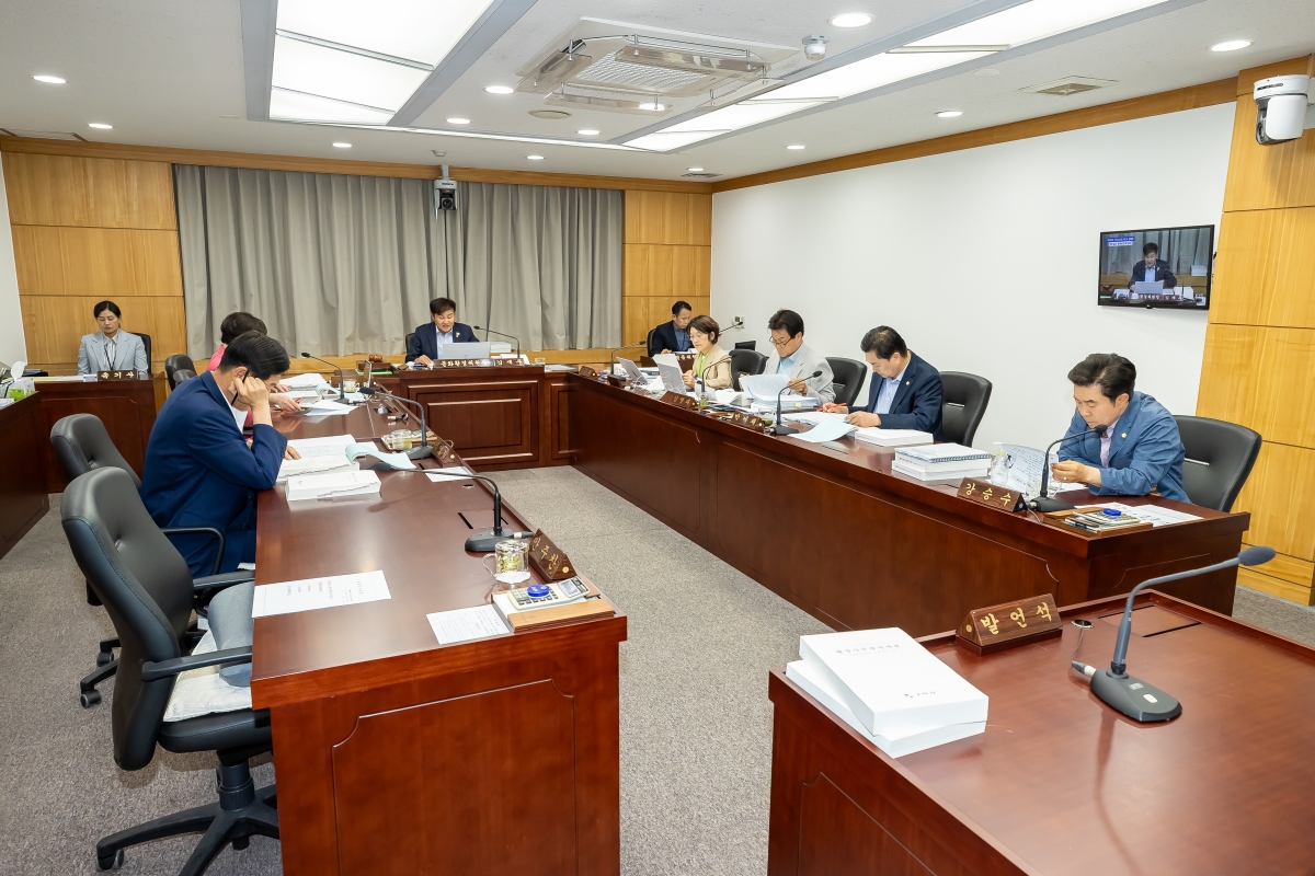 20250612-075[AMG_1520-제288회 제1차 정례회 문화환경위원회 소관 2025년도 행정사무감사 활동.jpg