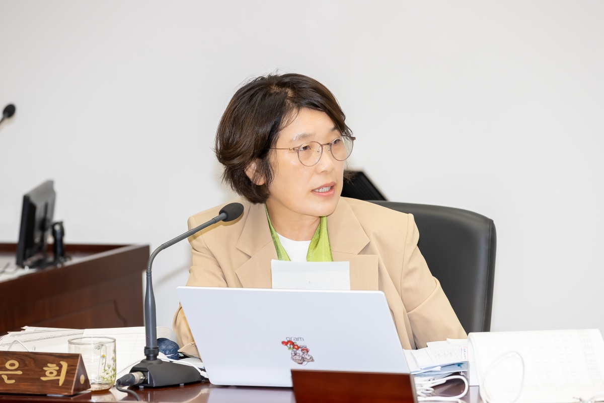 20250612-090[AMG_1622-제288회 제1차 정례회 문화환경위원회 소관 2025년도 행정사무감사 활동.jpg