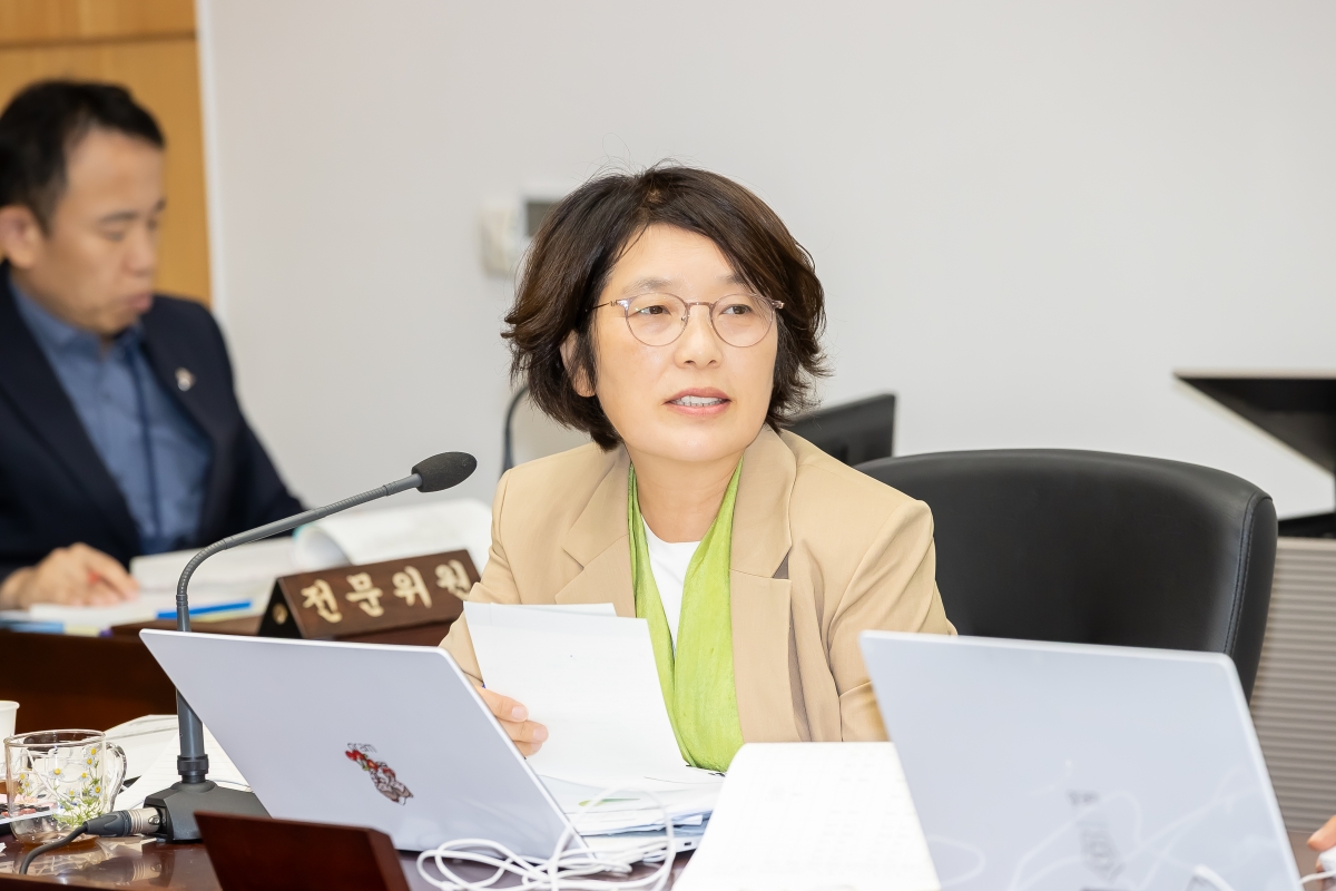 20250612-089[AMG_1616-제288회 제1차 정례회 문화환경위원회 소관 2025년도 행정사무감사 활동.jpg