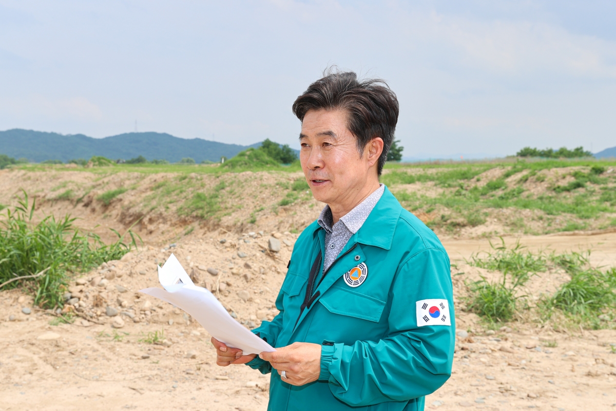 20250617-051[AMG_2528-1-제288회 제1차 정례회 문화환경위원회 2025년도 행정사무감사차 낙동강 골재 채취 현장방문.JPG