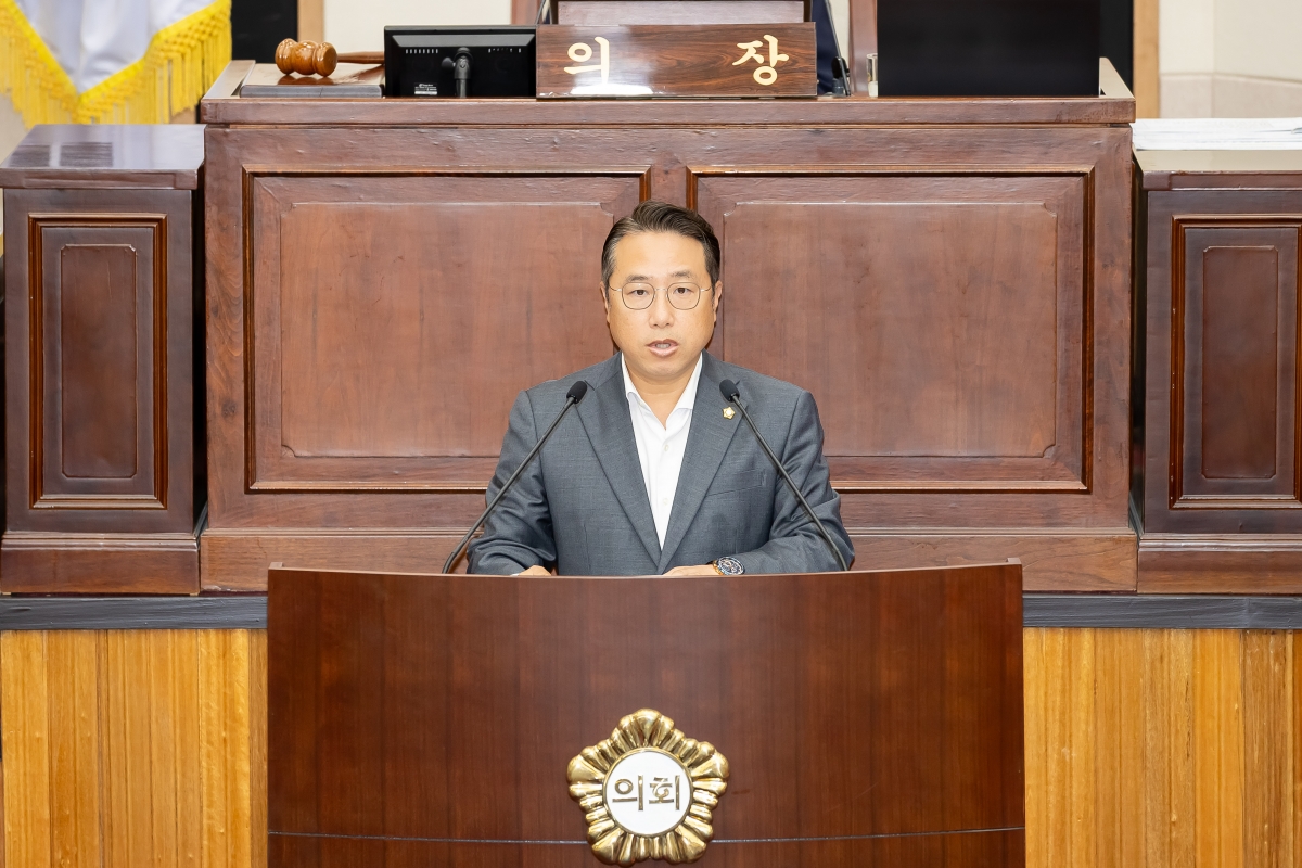 20250623-004[AMG_2951-제288회 제1차 정례회 제2차 본회의시 김민성 의회운영위원회 간사 조례안 심사결과보고.jpg