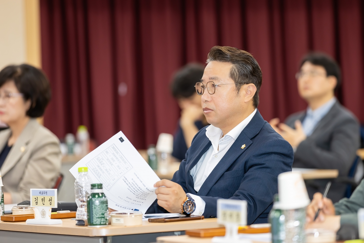 20250625-043[AMG_3166-의원연구단체 구미시 각종 위원회 실태 분석 연구회 발대식 및 착수보고회.jpg