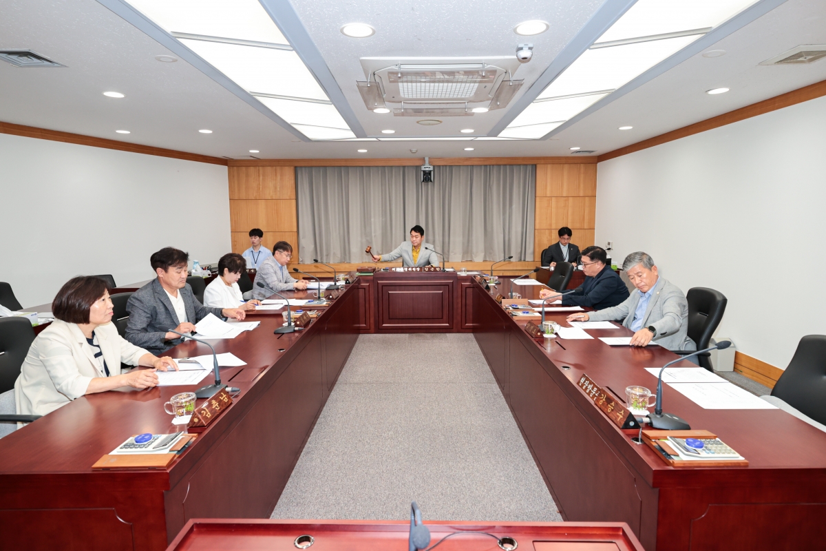 20250707-004[AMG_3770-1-폐회중 의회운영위원회 활동.JPG