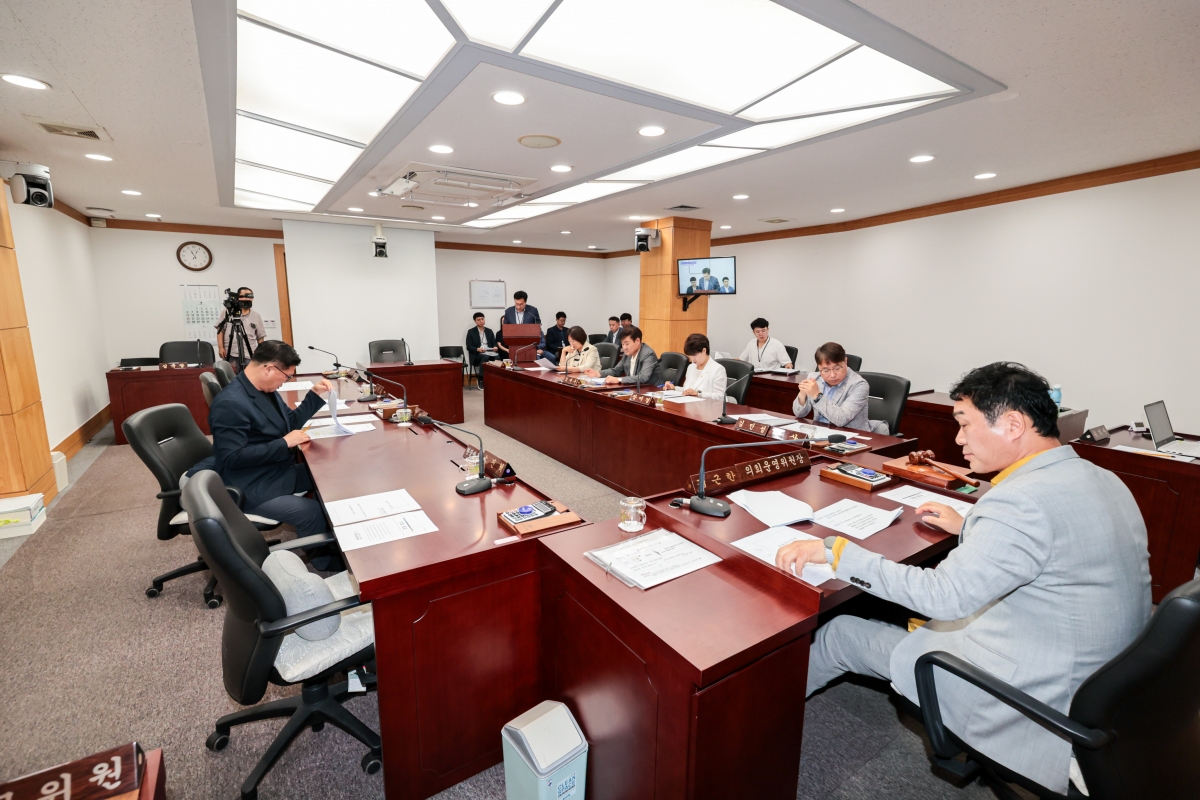 20250707-001[AMG_3752-1-폐회중 의회운영위원회 활동.JPG