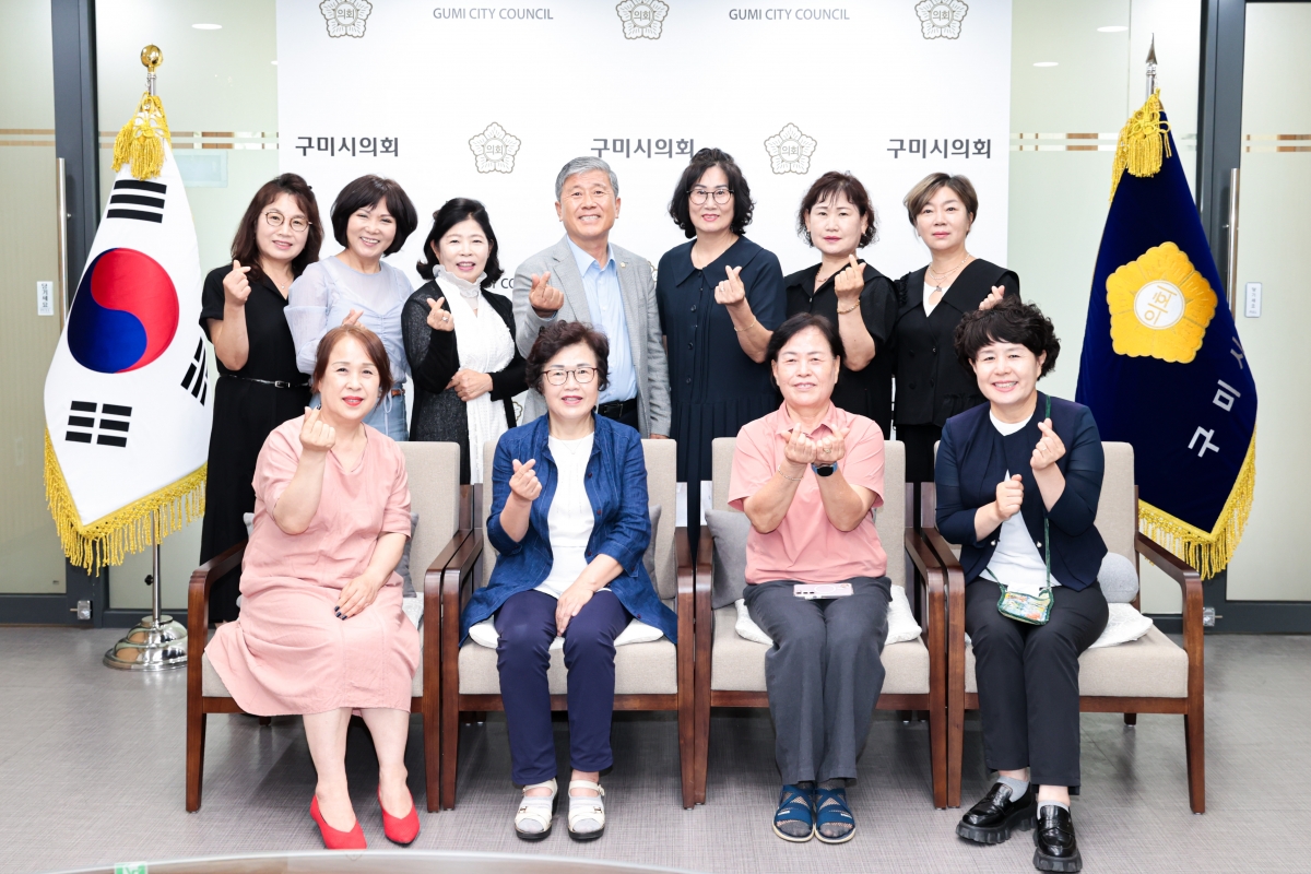20250703-007[AMG_3594-1-선산농협 고향주부모임 회장단 일행 부의장실 방문.JPG