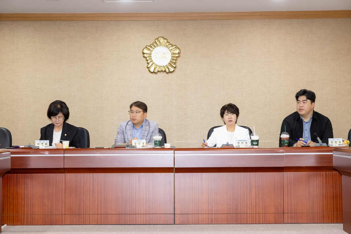 20250708-057[AMG_3921-의원연구단체_구미시 각종 위원회 실태 분석 연구회_간담회.jpg