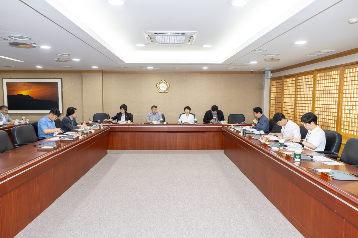20250708-055[AMG_3917-의원연구단체_구미시 각종 위원회 실태 분석 연구회_간담회.jpg