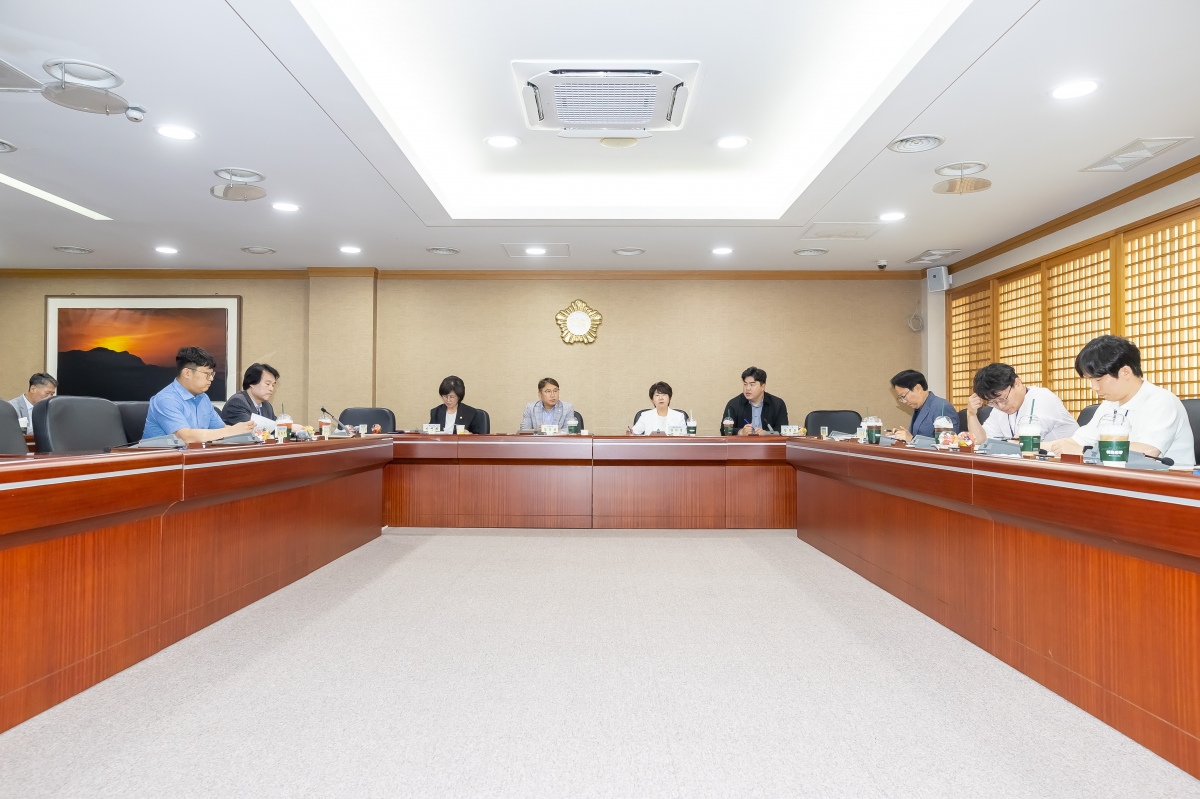 20250708-056[AMG_3919-의원연구단체_구미시 각종 위원회 실태 분석 연구회_간담회.jpg