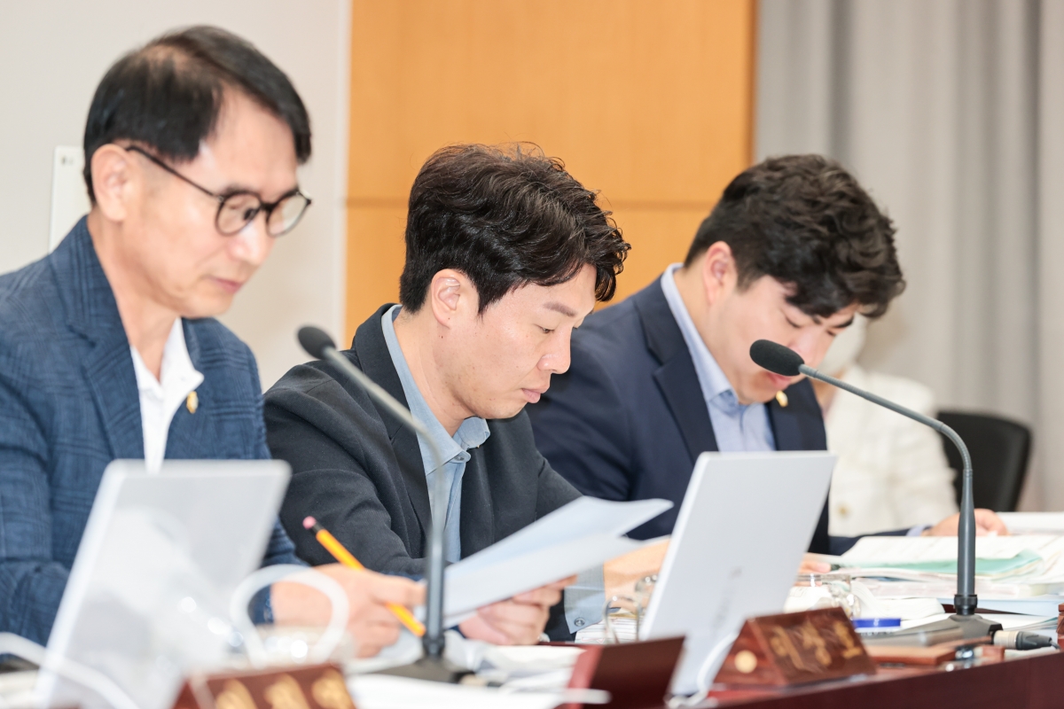 20250718-005[AMG_4539-1-제289회 임시회 기획행정원회 2025년도 제1회 추가경정예산안 및 기금운용계획변경안 예비심사활동.JPG