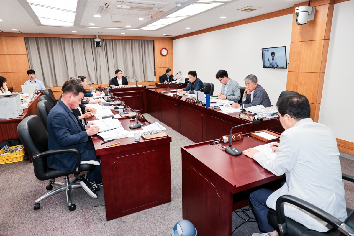 20250717-013[AMG_4524-1-제289회 임시회 산업건설원회 2025년도 제1회 추가경정예산안 및 기금운용계획변경안 예비심사활동.JPG