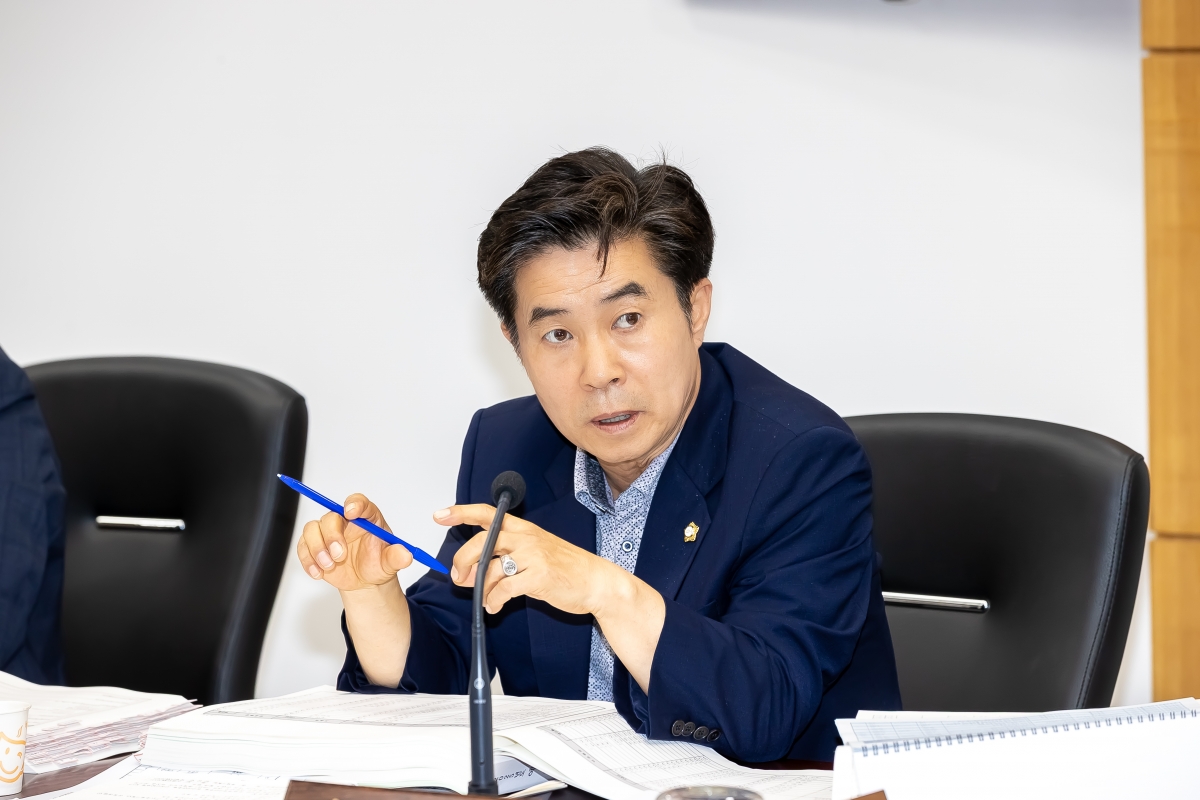 20250716-061[AMG_4447-제289회 임시회 문화환경원회 2025년도 제1회 추가경정예산안 및 기금운용계획변경안 예비심사활동.jpg