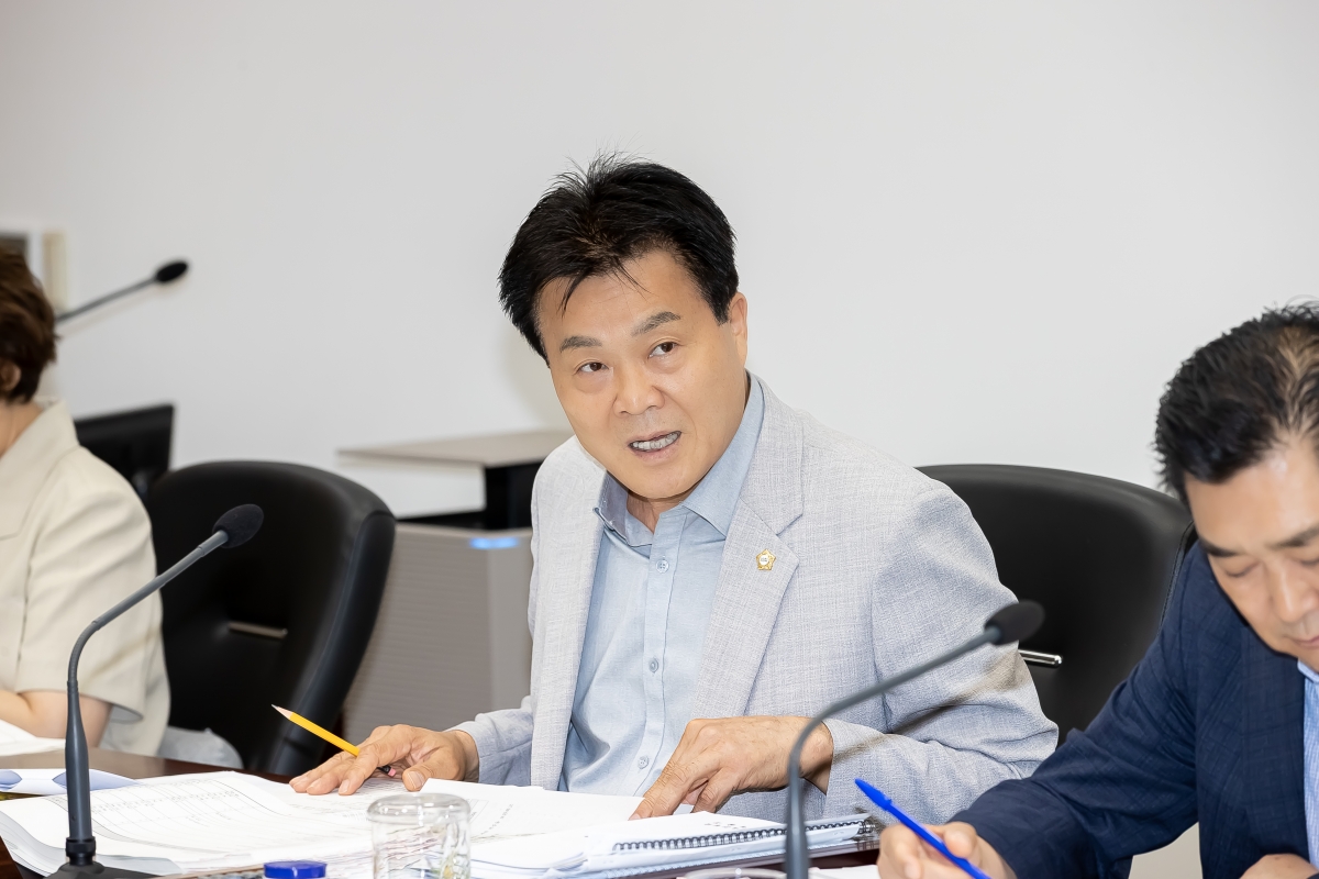 20250716-068[AMG_4479-제289회 임시회 문화환경원회 2025년도 제1회 추가경정예산안 및 기금운용계획변경안 예비심사활동.jpg