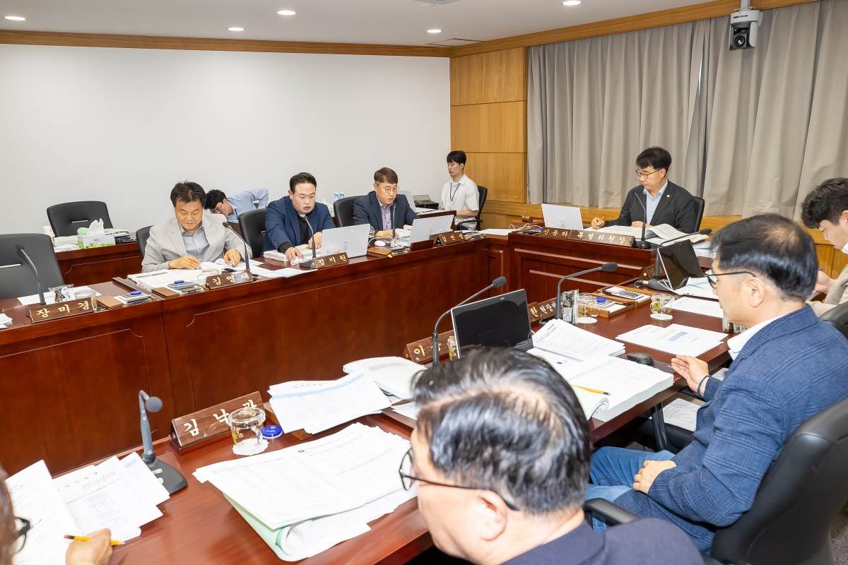 20250721-004[AMG_4650-제289회 임시회 예산결산특별위원회 2025년도 제1회 추가경정예산안 및 기금운용계획변경안 심사활동.jpg