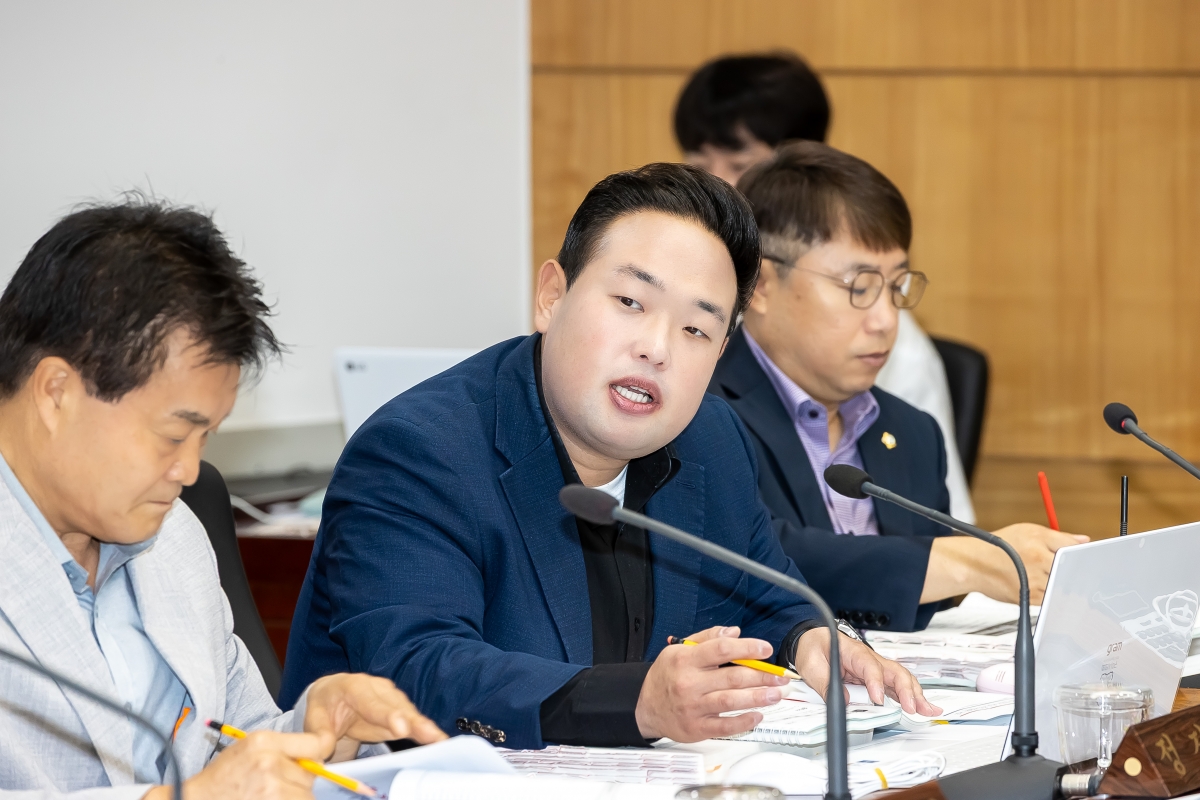 20250721-010[AMG_4673-제289회 임시회 예산결산특별위원회 2025년도 제1회 추가경정예산안 및 기금운용계획변경안 심사활동.jpg