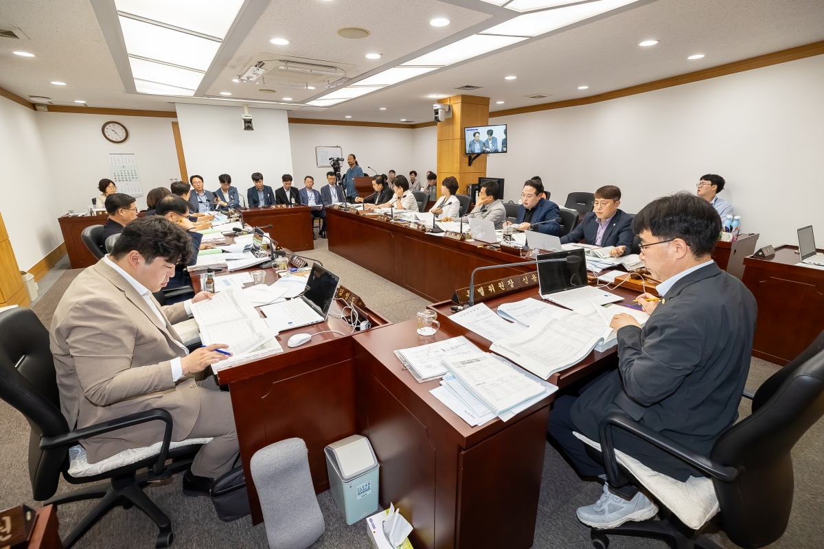 20250721-014[AMG_4683-제289회 임시회 예산결산특별위원회 2025년도 제1회 추가경정예산안 및 기금운용계획변경안 심사활동.jpg