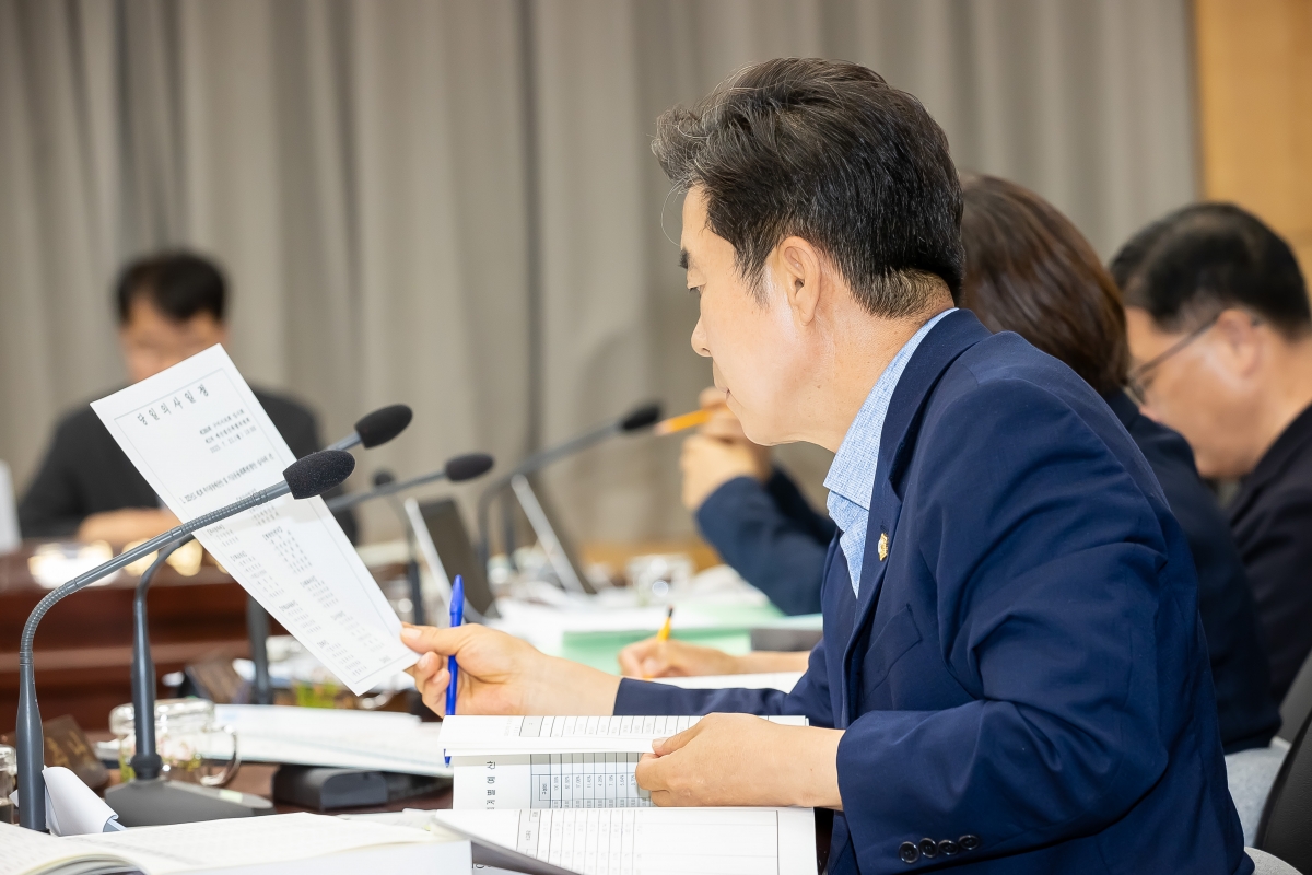 20250721-012[AMG_4678-제289회 임시회 예산결산특별위원회 2025년도 제1회 추가경정예산안 및 기금운용계획변경안 심사활동.jpg
