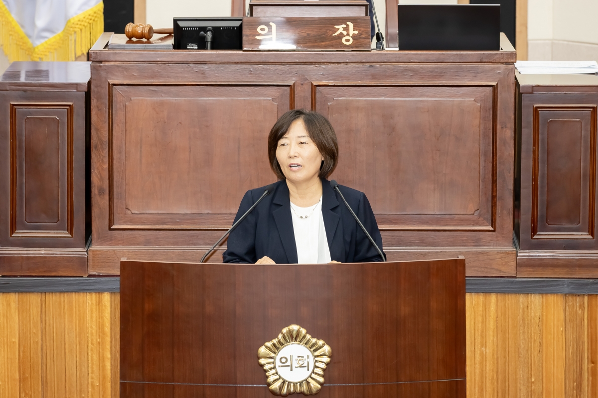 20250724-054[AMG_4947-제289회 임시회 제2차  본회의시 구미 현안 해결을 위한 특별위원장에에 호선된 김춘남 의원 인사.jpg