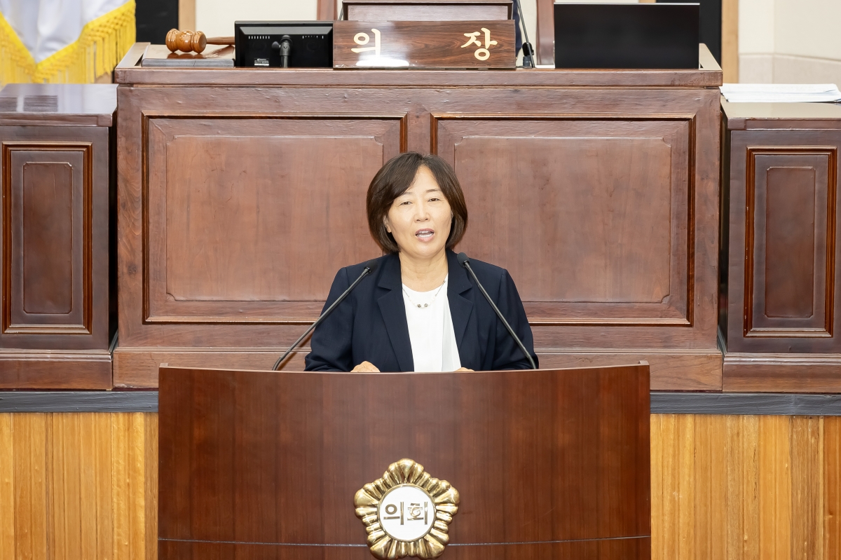 20250724-053[AMG_4944-제289회 임시회 제2차  본회의시 구미 현안 해결을 위한 특별위원장에 호선된 김춘남 의원 인사.jpg