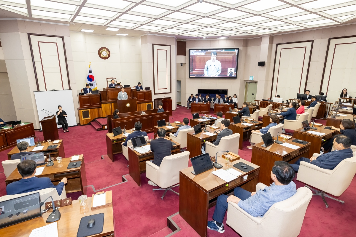20250724-073[AMG_5001-제289회 임시회 제2차  본회의시 신용하 예산결산특별위원장 2025년도 제1회 추가경정예산안 및 기금운용계획변경안 활동결과보고.jpg