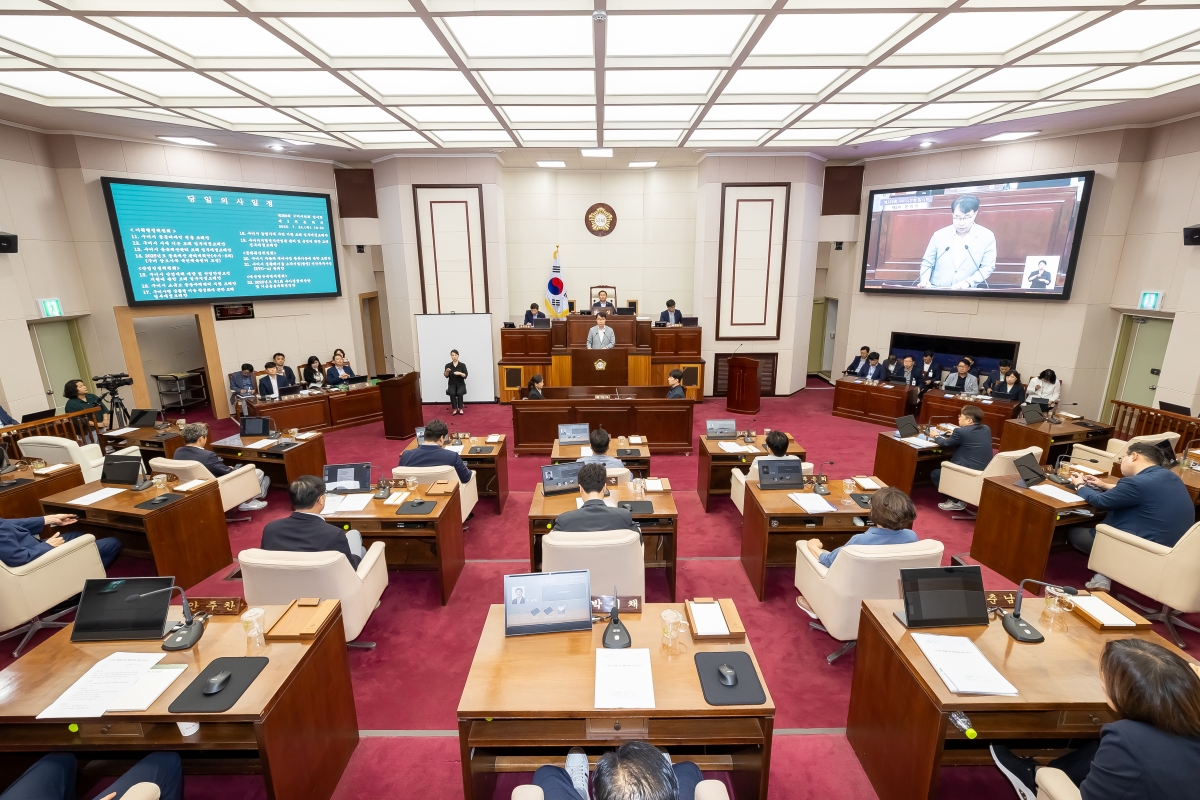 20250724-072[AMG_4998-제289회 임시회 제2차  본회의시 신용하 예산결산특별위원장 2025년도 제1회 추가경정예산안 및 기금운용계획변경안 활동결과보고.jpg