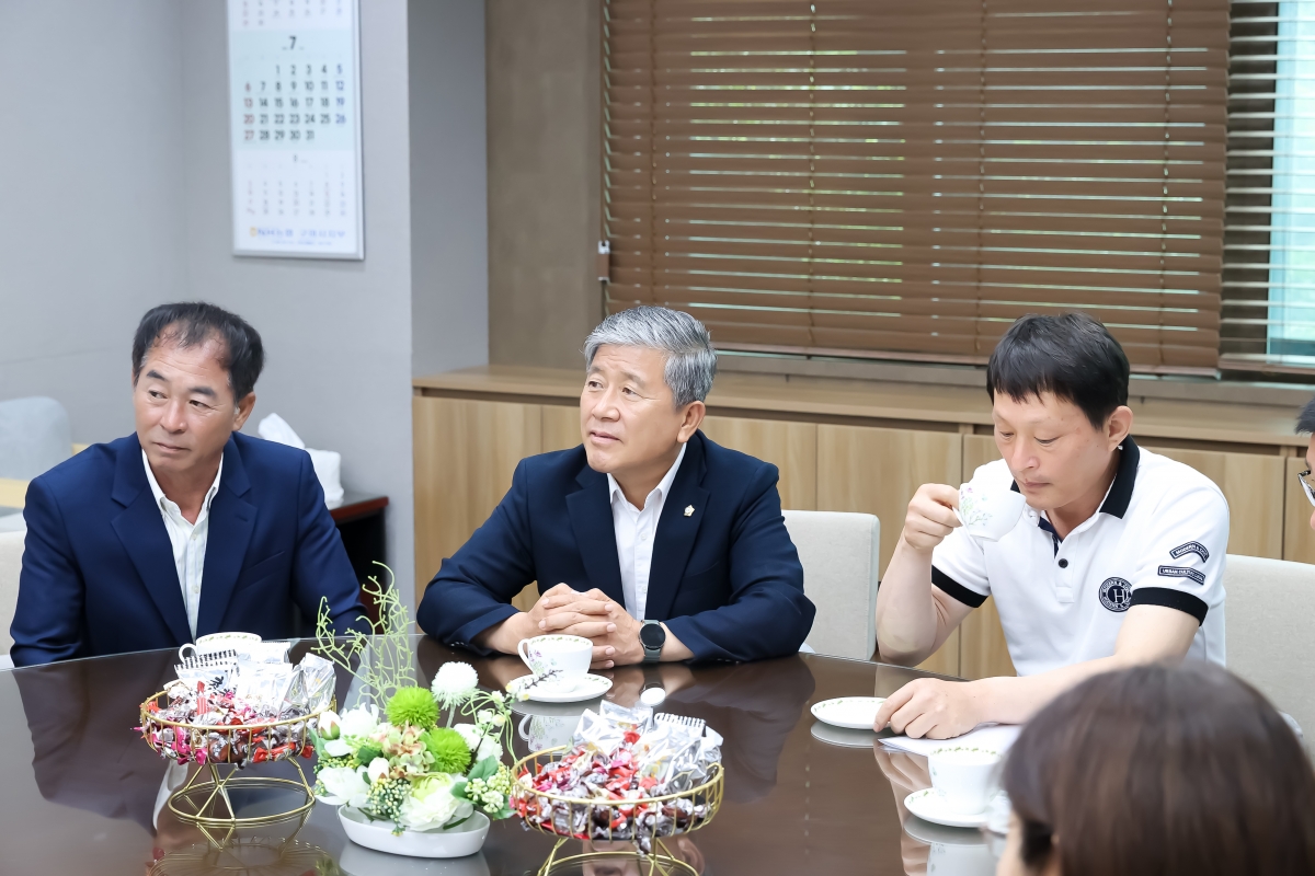 20250731-026[AMG_5359-선산읍민 일행 의회방문.jpg
