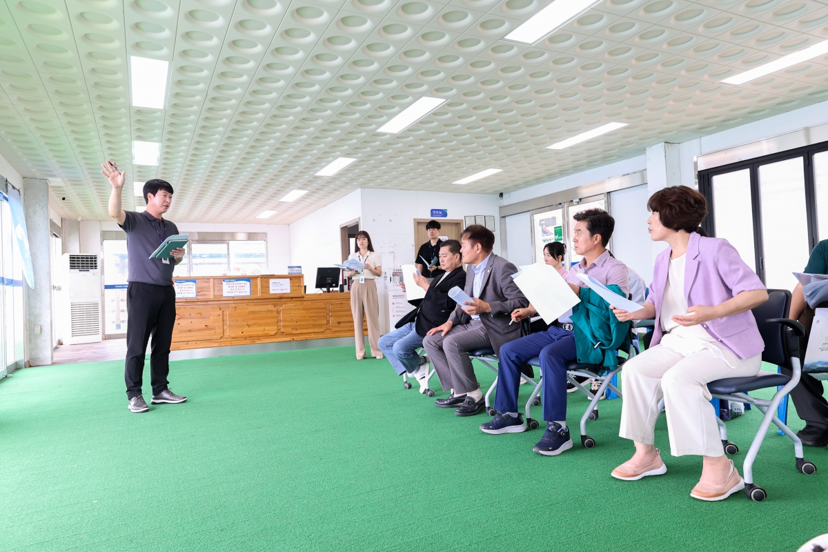 20250811-047[AMG_5688-1-폐회중 문화환경위원회 낙동강수상레포츠체험센터 현장 방문활동.JPG