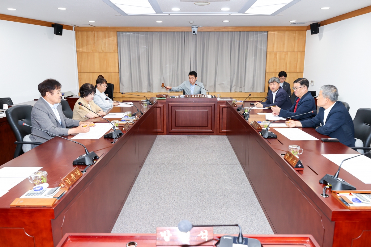 20250902-004[AMG_6318-1-폐회중 의회운영위원회 활동.JPG