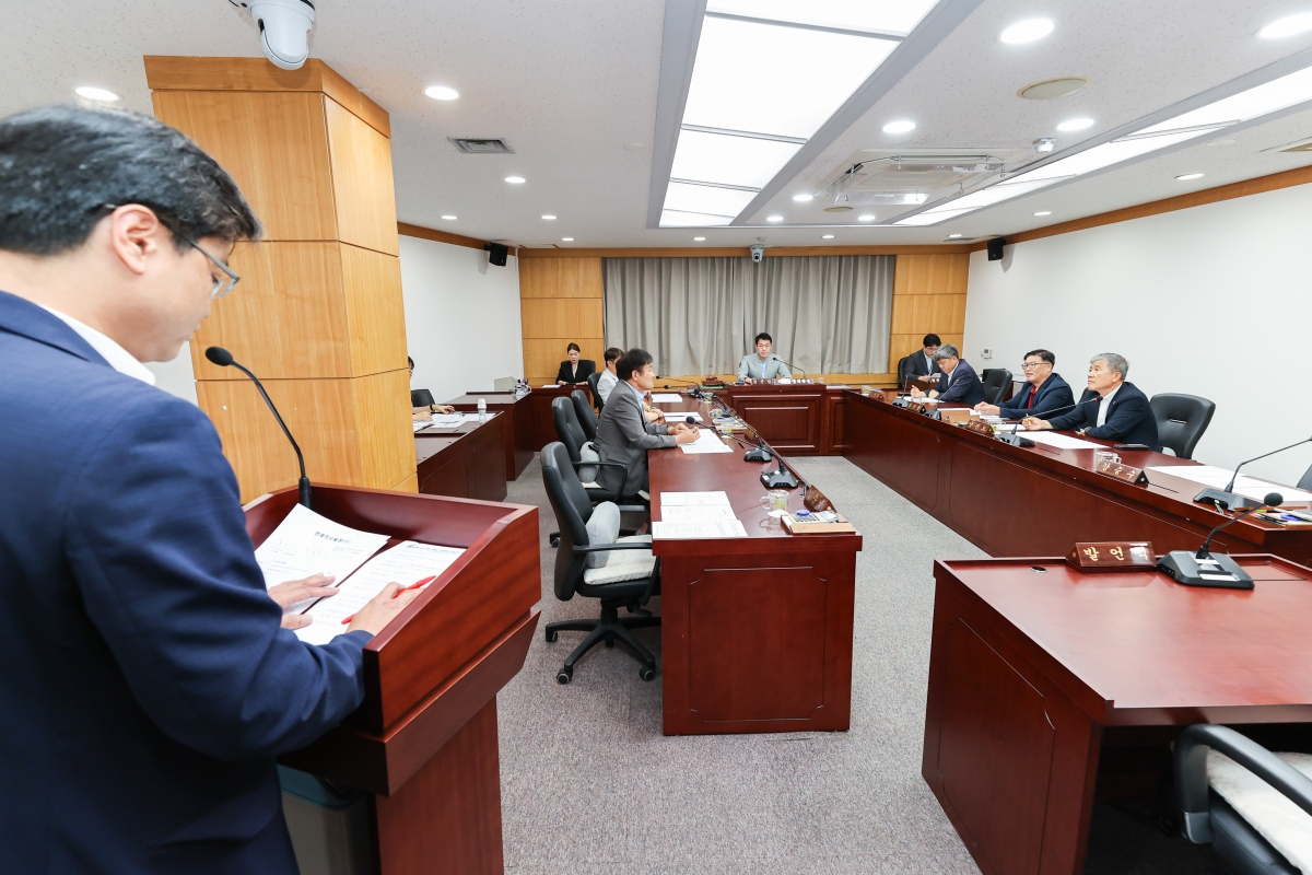 20250902-002[AMG_6311-1-폐회중 의회운영위원회 활동.JPG