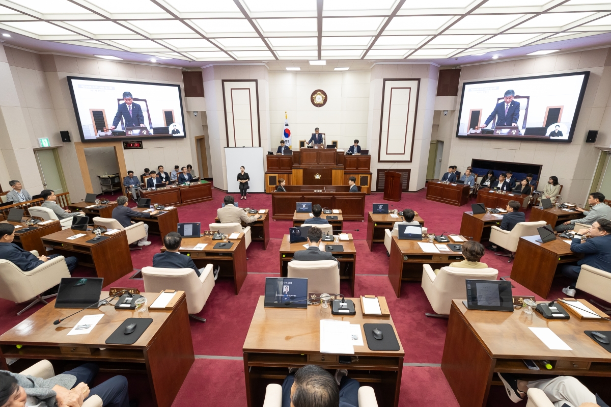 20250910-004[AMG_7124-제290회 임시회 제1차 본회의시 양진오 부의장 회의주재.jpg