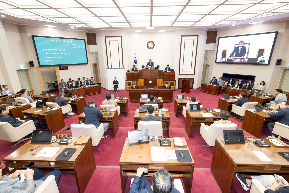 20250910-007[AMG_7157-제290회 임시회 제1차 본회의시 양진오 부의장 회의주재.jpg