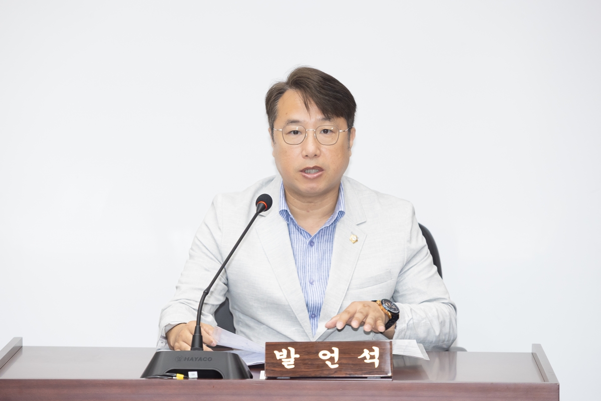 20250911-003[AMG_7263-제290회 임시회시 의회운영위원회 조례안 등 심사활동.jpg