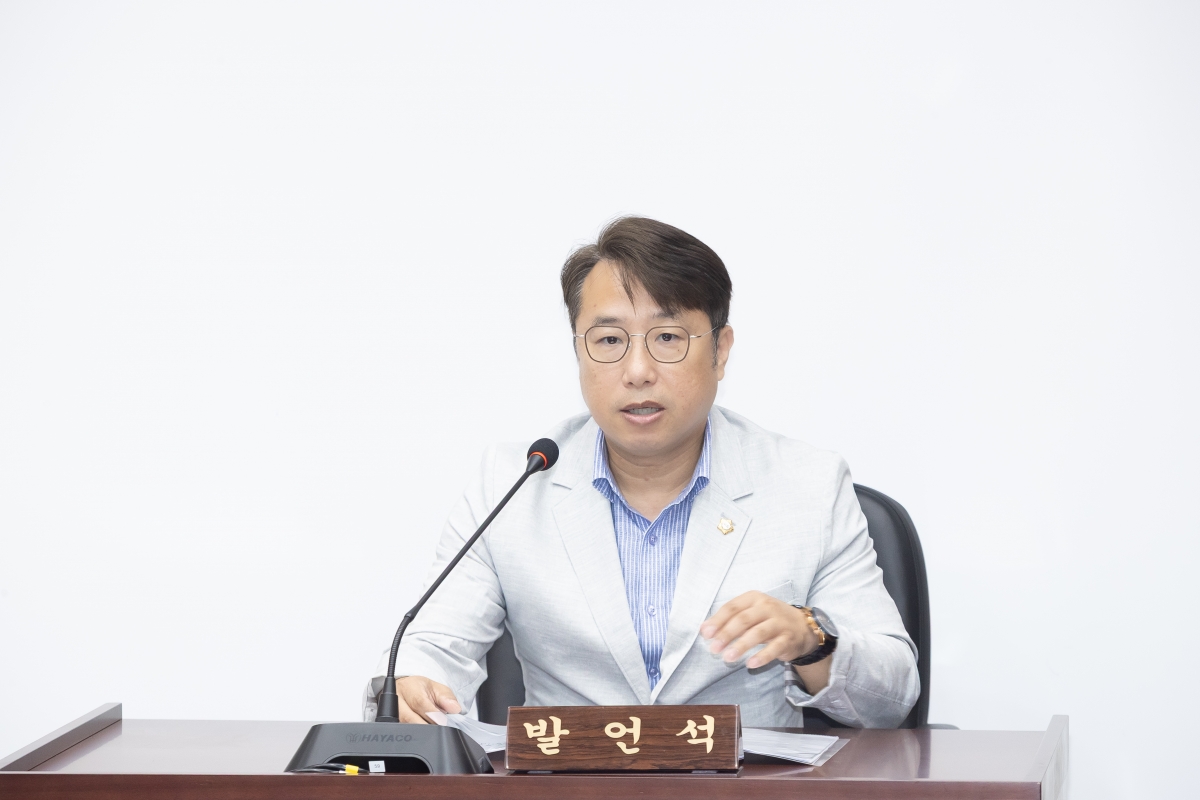 20250911-004[AMG_7267-제290회 임시회시 의회운영위원회 조례안 등 심사활동.jpg