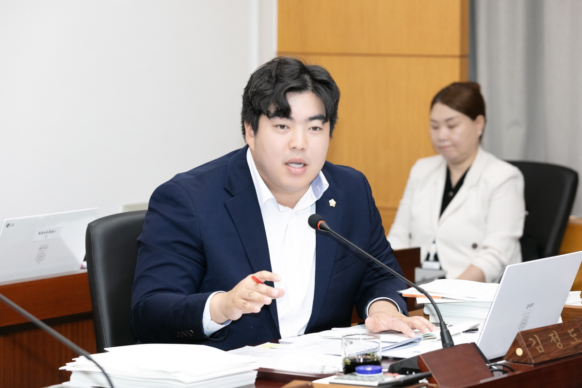 20250911-026[IMG_1579-제290회 임시회시 기획행정위원회 조례안 등 심사활동.jpg