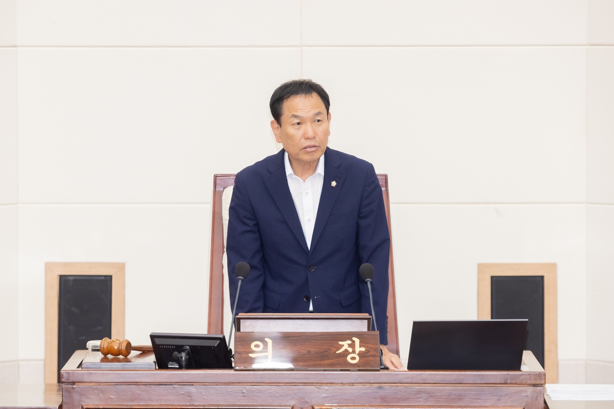 20250917-002[AMG_7870-제290회 임시회 제2차 본회의시 박교상 의장 회의주재.jpg